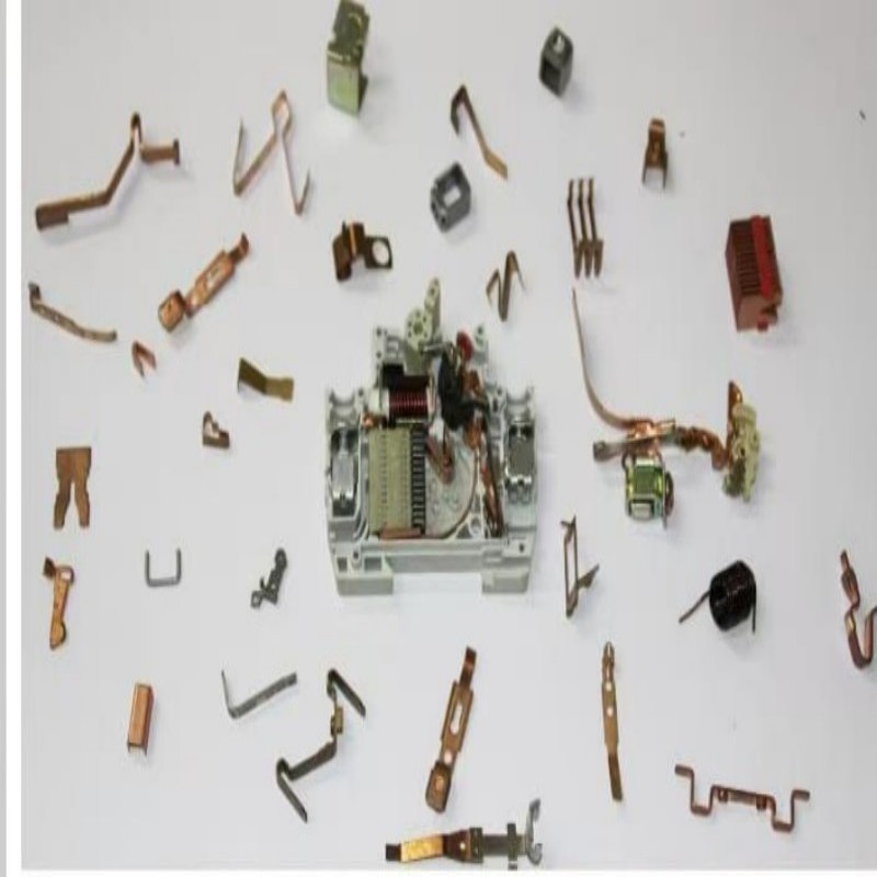 Como resolver o problema de a braçadeira da mangueira ser enrolada mecanicamente?